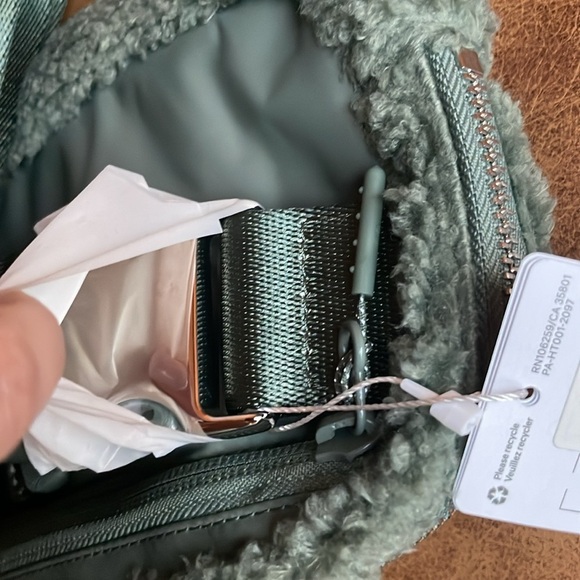 fjallraven mini backpack purple Fjällräven Kanken - Compact Everyday Carry, Durable Vinylon Fabric - Travel, Pastel Lavender Zipper Thanks to the special a quick what’s-in-my-bag video Size:EU 42 US 8.5